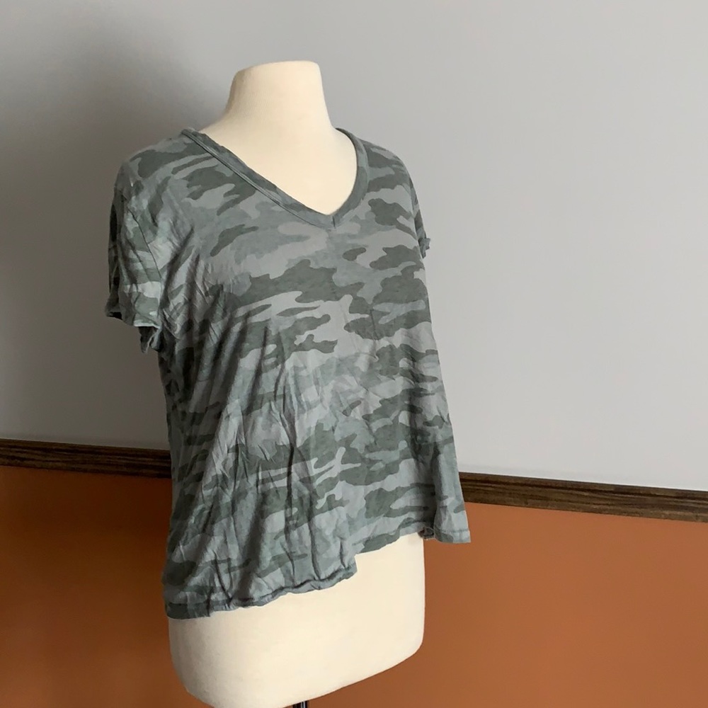 Universal Thread T-shirt